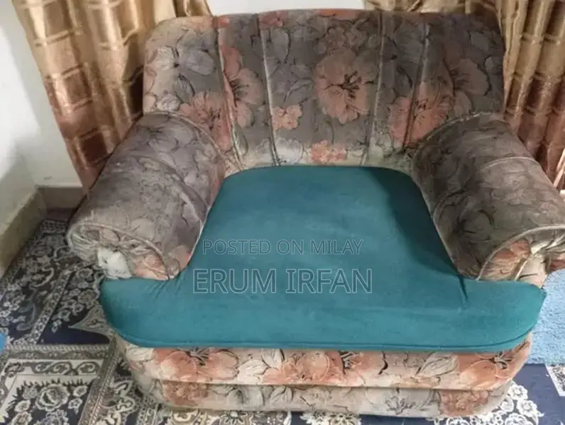 Spacious 7 Seater Living Room Sofa Set