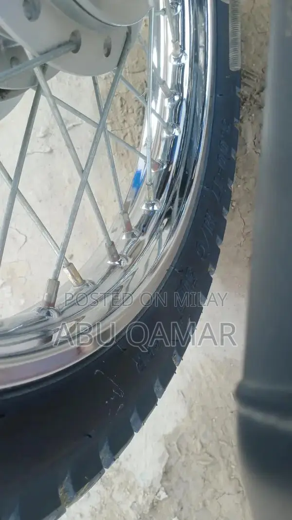 CG 125 Gold Edition Motorcycle - Classic Single Cylinder Bike