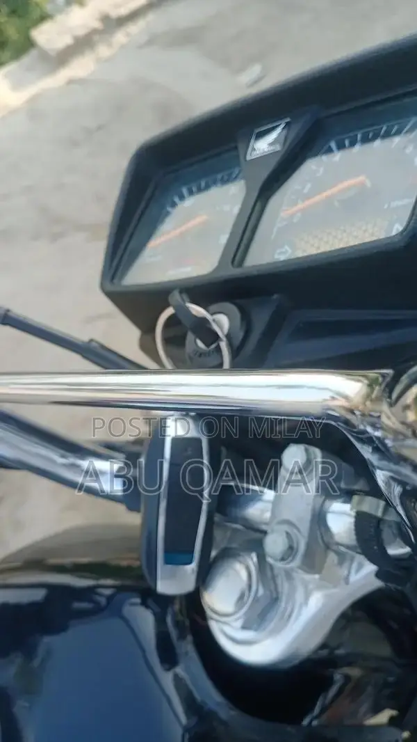 CG 125 Gold Edition Motorcycle - Classic Single Cylinder Bike