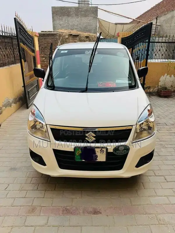 Suzuki WagonR VXR White Hatchback with Alloy Rims