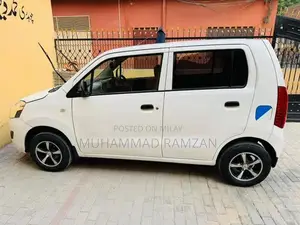 Suzuki WagonR VXR White Hatchback with Alloy Rims