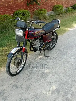 Photo - Honda CG 125 Motorcycle - Low Mileage 2017 Model