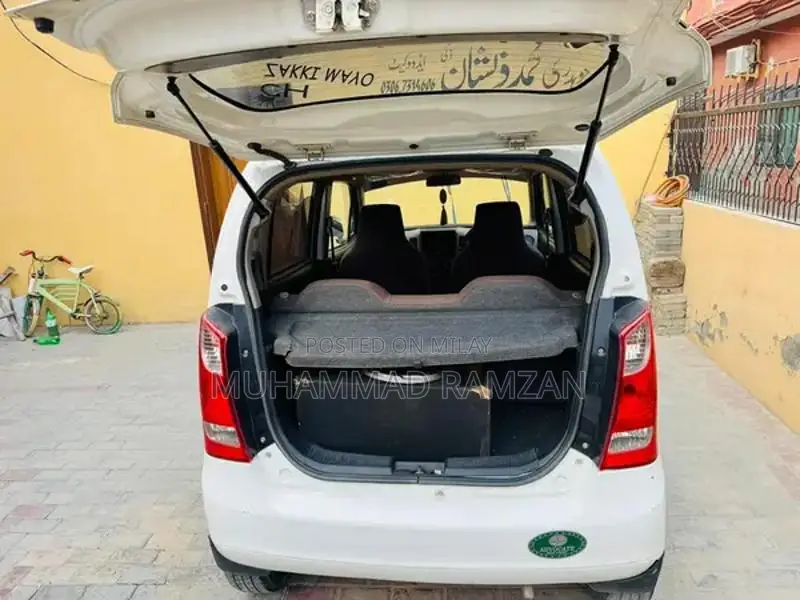 Suzuki WagonR VXR White Hatchback with Alloy Rims