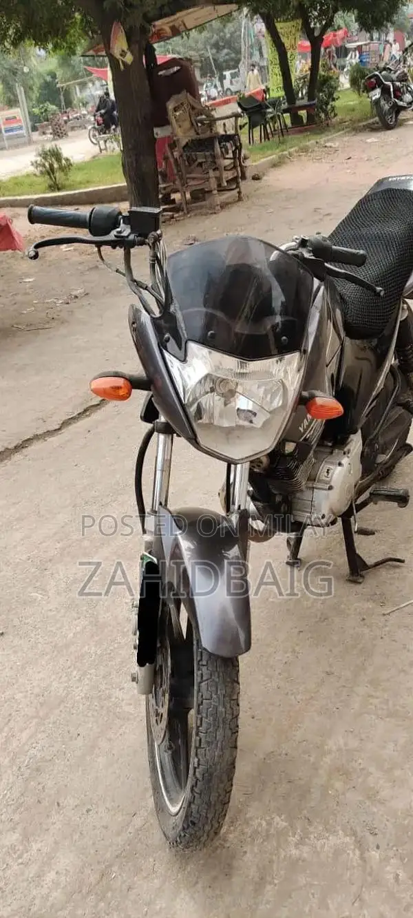 Yamaha YBR 125 Motorcycle - 2017 Model with Clear Documentation