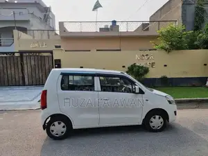 Suzuki Wagon R 2017 Compact Hatchback