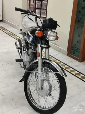 CG 125 Motorcycle - Low Mileage Unregistered Black Bike