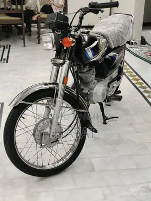 CG 125 Motorcycle - Low Mileage Unregistered Black Bike