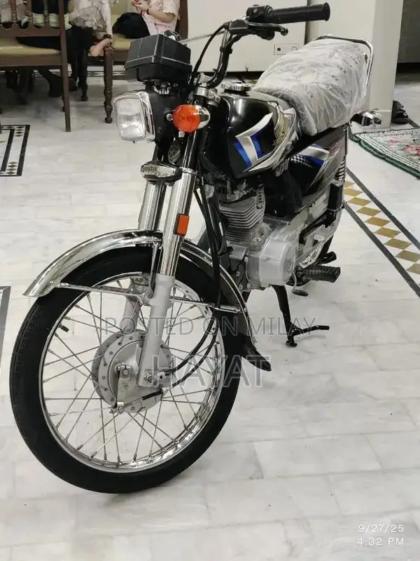 CG 125 Motorcycle - Low Mileage Unregistered Black Bike