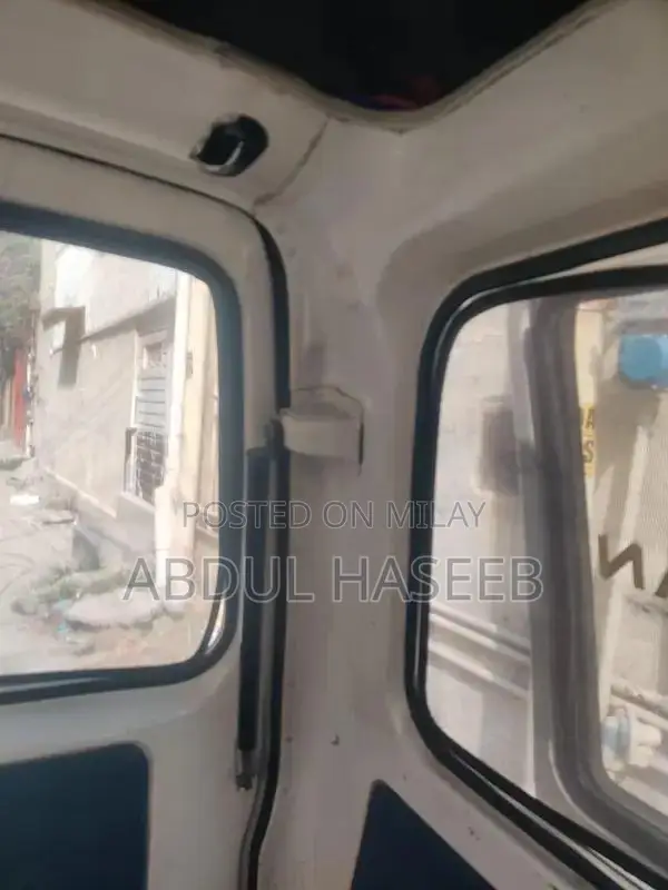 Suzuki Bolan 2013 White Compact Hatchback