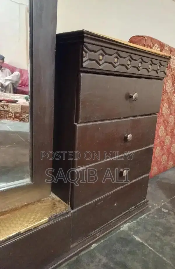 Dressing Table (like new)