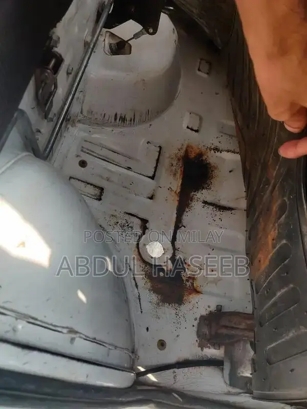 Suzuki Bolan 2013 White Compact Hatchback