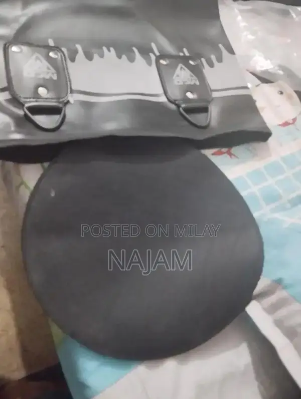 New boxing bag with gloves and complete set discounted value