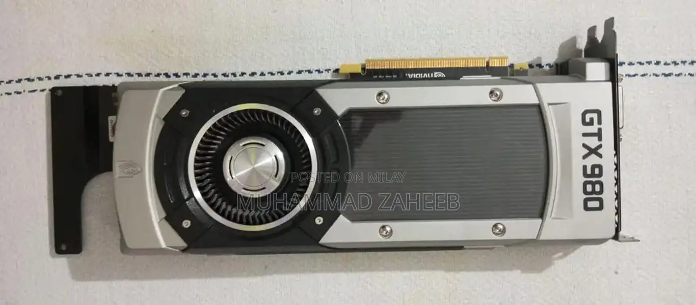 GTX 980 Founders Edition  ( 4GB GDDR5 )