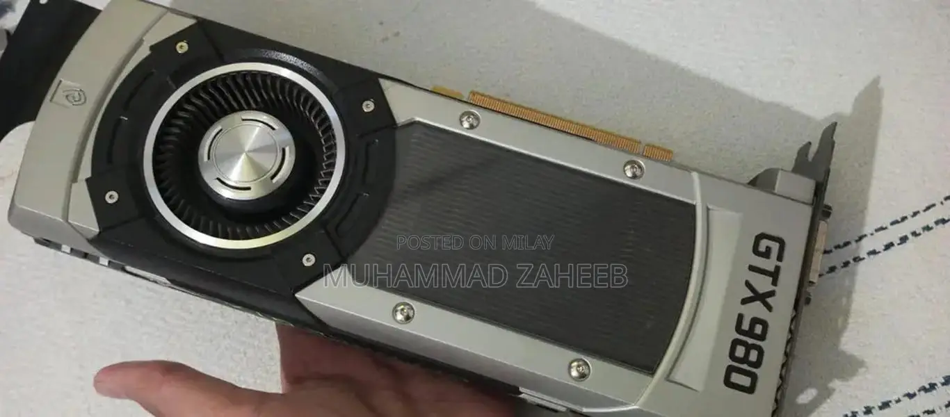 GTX 980 Founders Edition  ( 4GB GDDR5 )