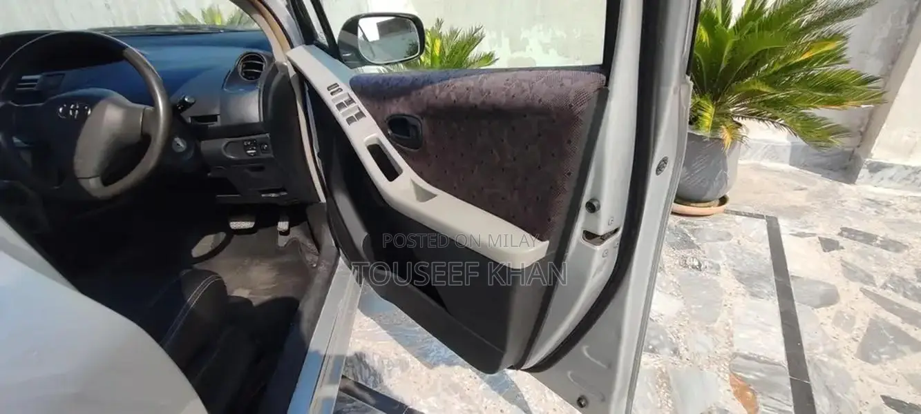 Toyota vitz 1.3 cc  model 2007 reg 2012