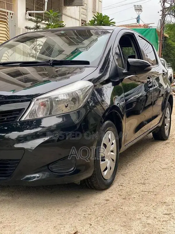 Toyota Vitz 2013 Pearl Black Low Mileage Hatchback