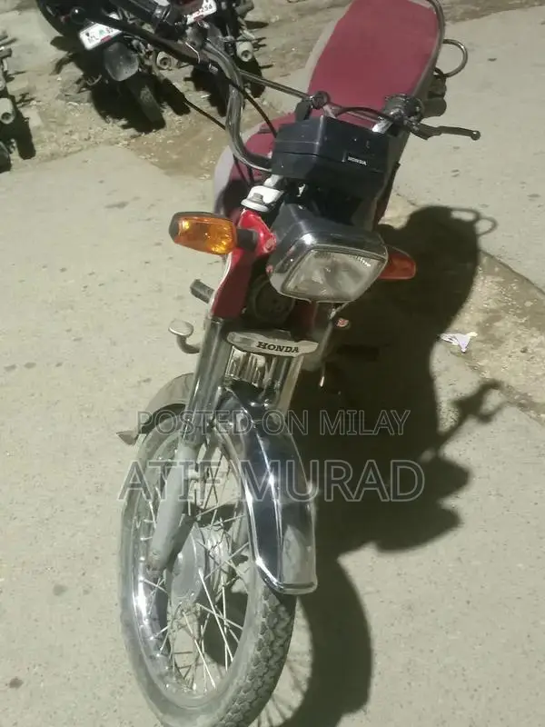 Honda CD70 2023 Motorcycle - Reliable Single Cylinder Commuter Bike