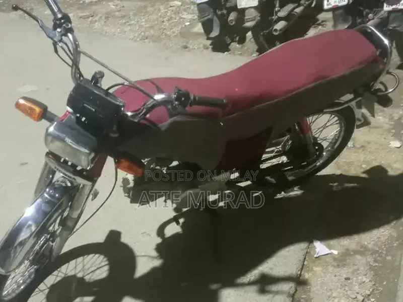 Honda CD70 2023 Motorcycle - Reliable Single Cylinder Commuter Bike