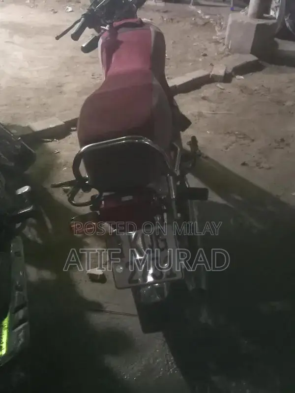 Honda CD70 2023 Motorcycle - Reliable Single Cylinder Commuter Bike