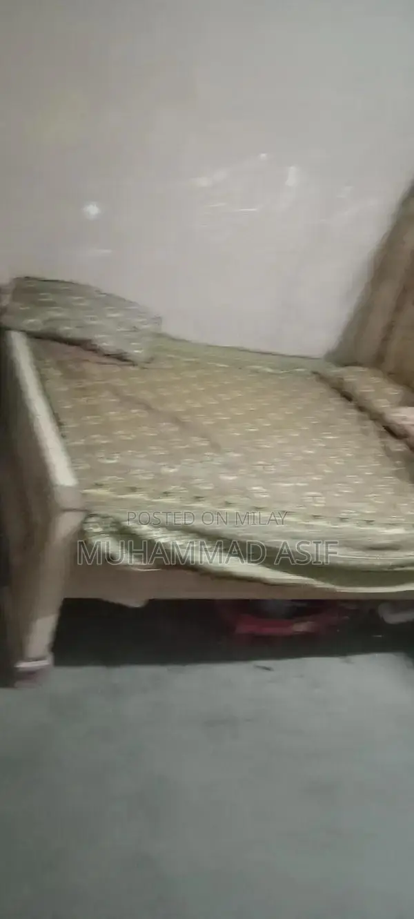 10by 9 kadesan hy  darasing table sokas 1,5000  price hy ok