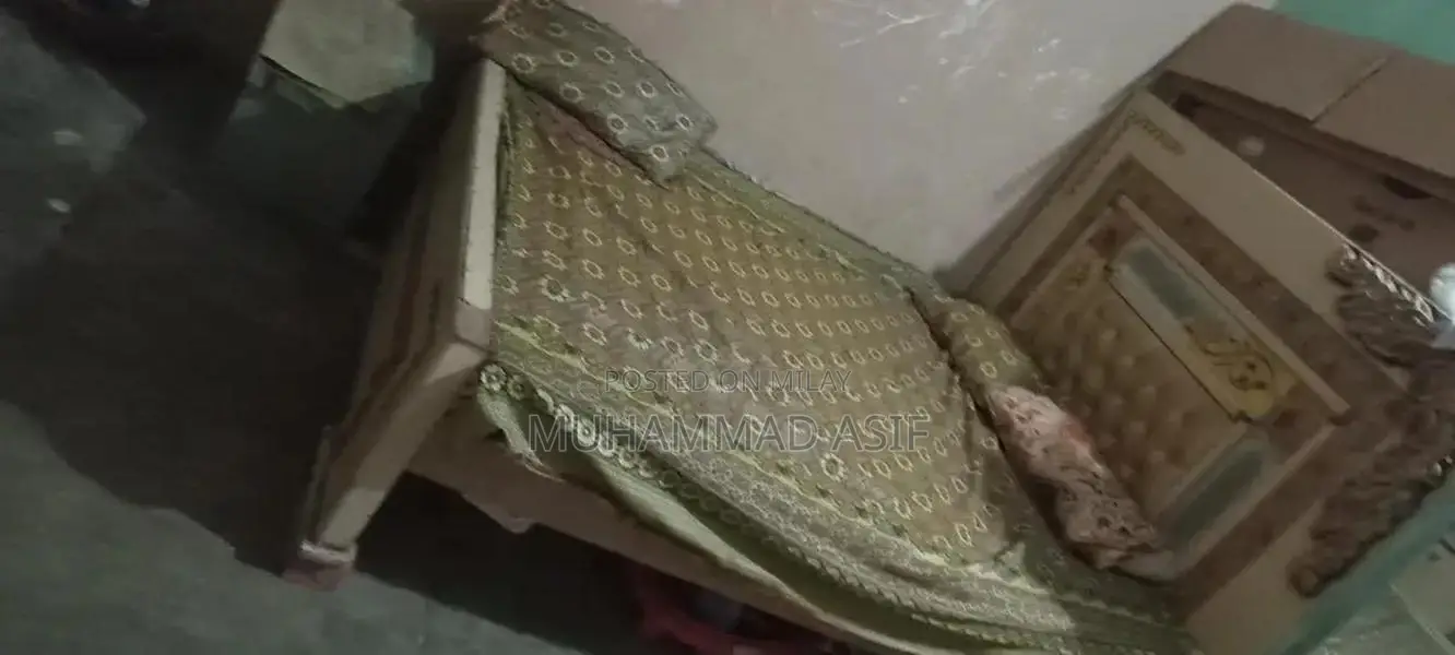 10by 9 kadesan hy  darasing table sokas 1,5000  price hy ok