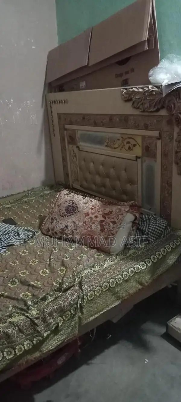 10by 9 kadesan hy  darasing table sokas 1,5000  price hy ok