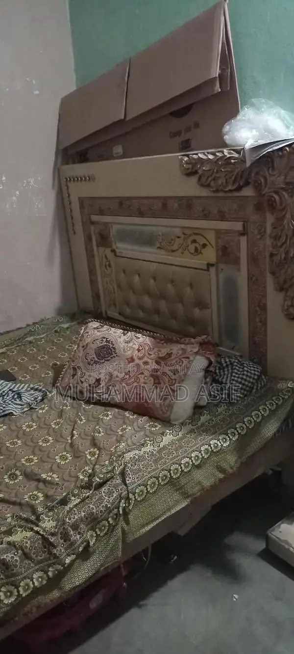 10by 9 kadesan hy  darasing table sokas 1,5000  price hy ok