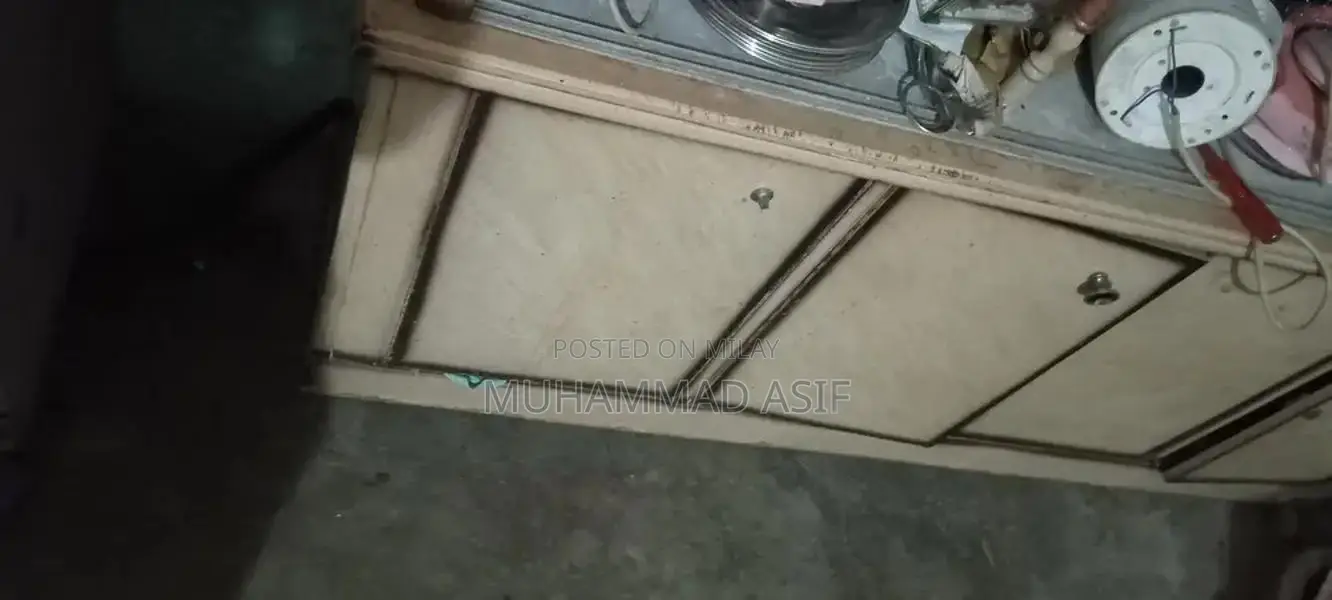 10by 9 kadesan hy  darasing table sokas 1,5000  price hy ok