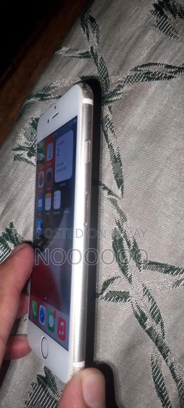 Apple iPhone 6s 64GB Smartphone - Fully Functional