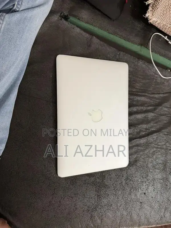 Apple MacBook Air Mid-2014 Ultraportable Laptop