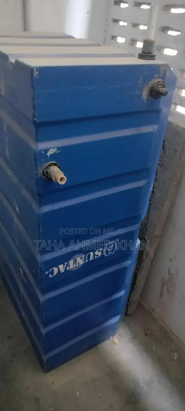 Large 350 Liter Water Storage Tank in Good Condition