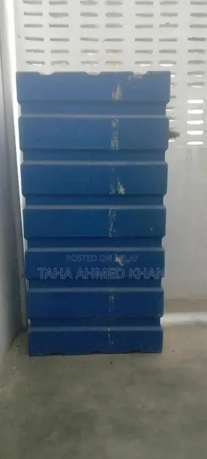 Large 350 Liter Water Storage Tank in Good Condition