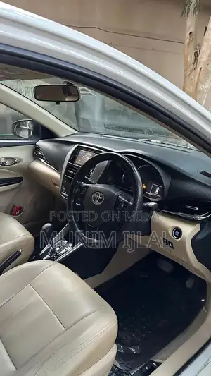 Toyota Yaris Ativ X 1.5 Full Option Sedan