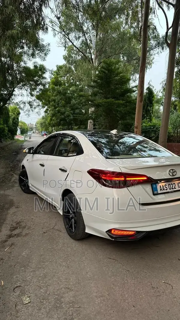 Toyota Yaris Ativ X 1.5 Full Option Sedan