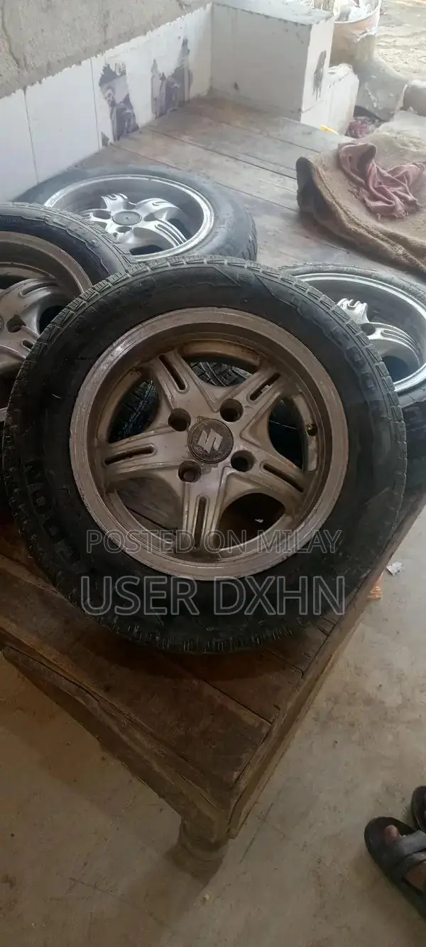 Used Vehicle Rim and Tire Set - Durable Automotive Wheel Component