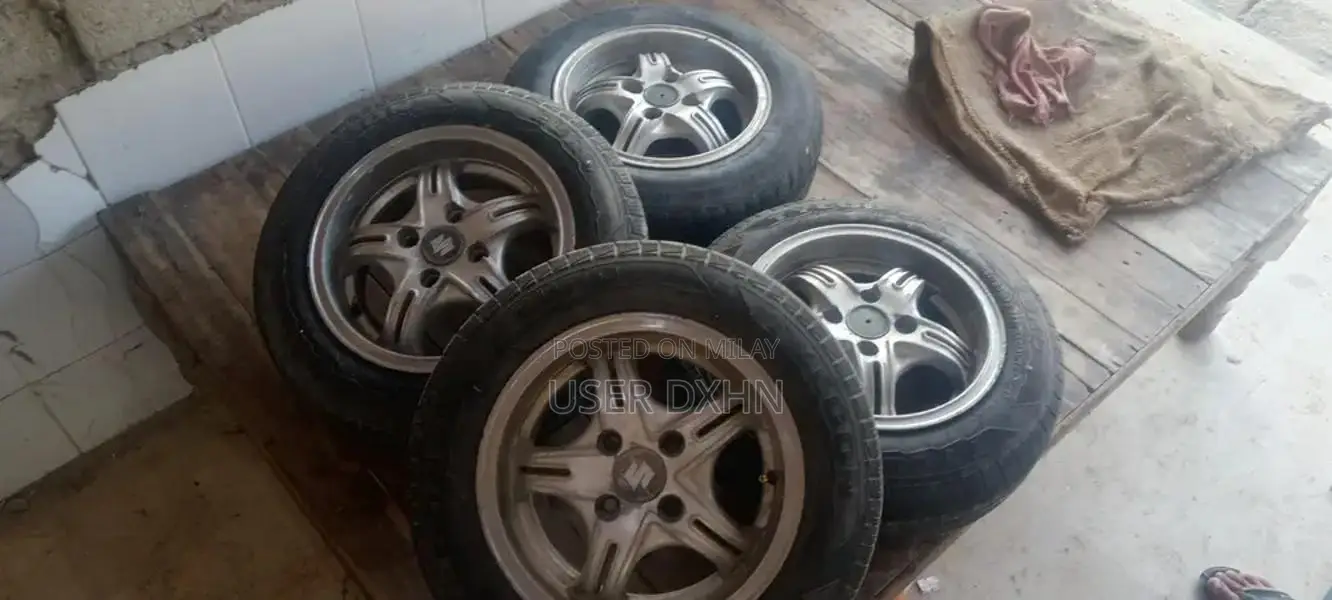 Used Vehicle Rim and Tire Set - Durable Automotive Wheel Component