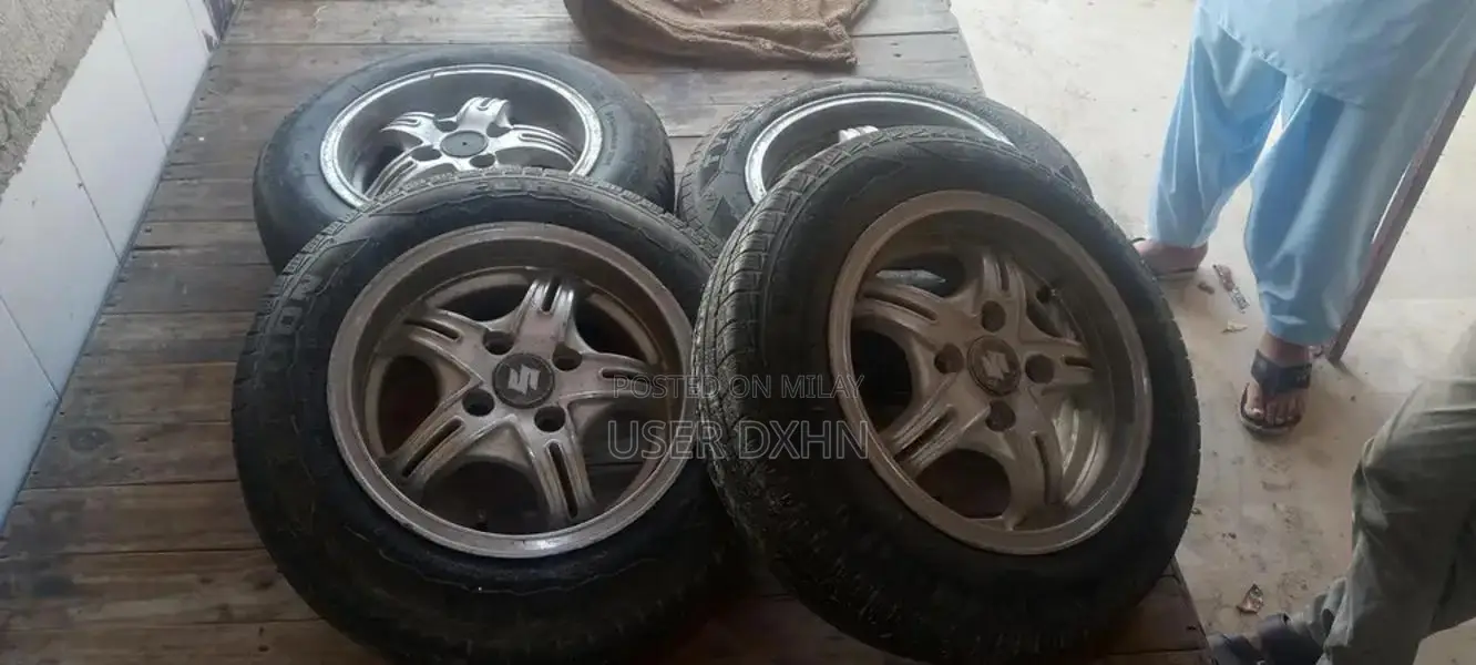 Used Vehicle Rim and Tire Set - Durable Automotive Wheel Component