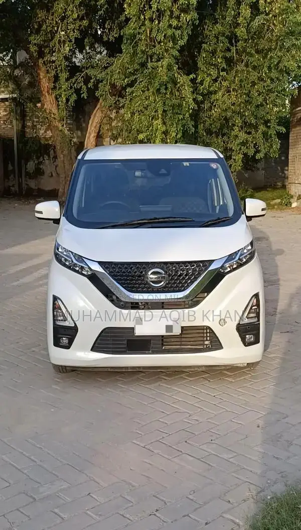 Nissan DayZ Highway Star Compact Crossover SUV