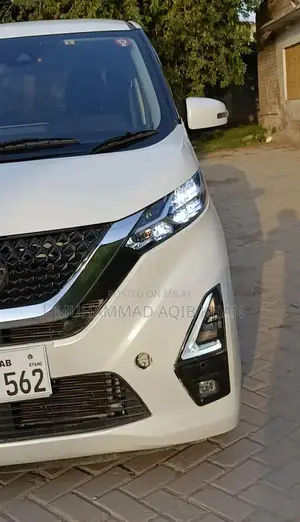 Nissan DayZ Highway Star Compact Crossover SUV