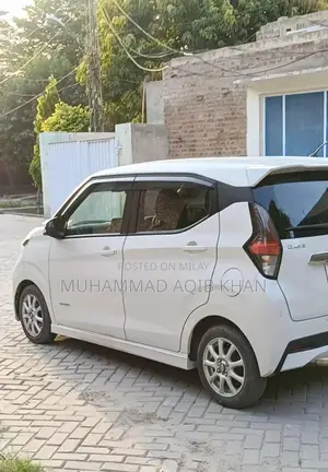 Nissan DayZ Highway Star Compact Crossover SUV