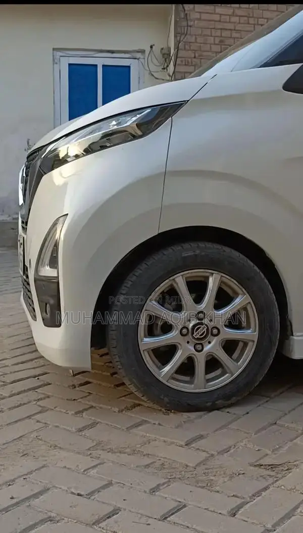 Nissan DayZ Highway Star Compact Crossover SUV