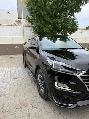Photo - Hyundai Tucson FWD SUV - Imported Crossover