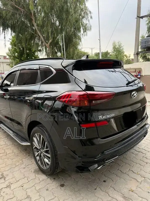 Hyundai Tucson FWD SUV - Imported Crossover
