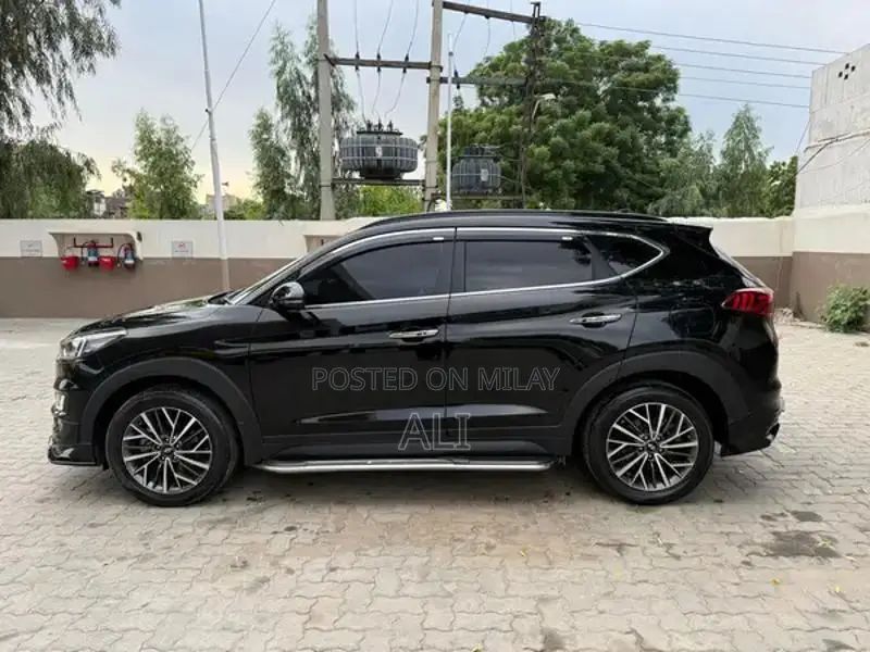 Hyundai Tucson FWD SUV - Imported Crossover