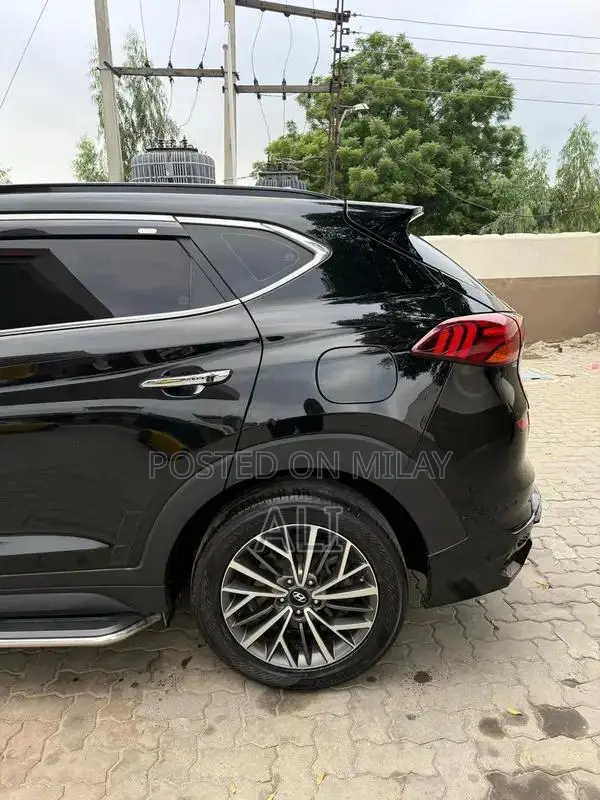 Hyundai Tucson FWD SUV - Imported Crossover