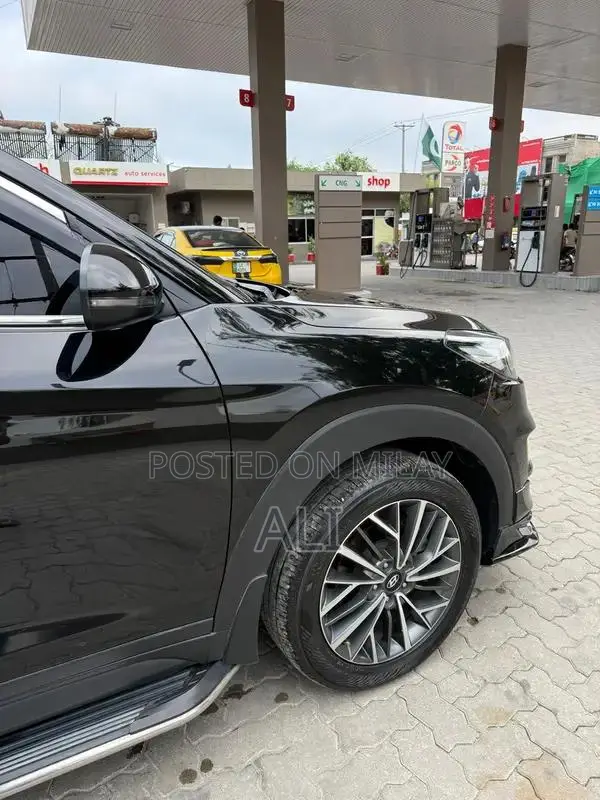 Hyundai Tucson FWD SUV - Imported Crossover