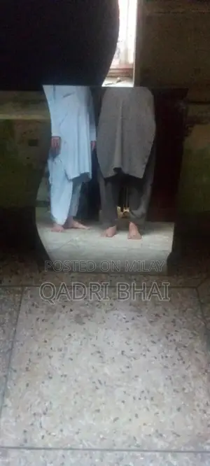 Photo - Professional Hair Salon Wall-Mounted Styling Mirror