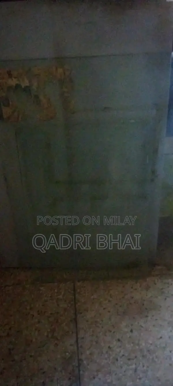 Professional Hair Salon Wall-Mounted Styling Mirror