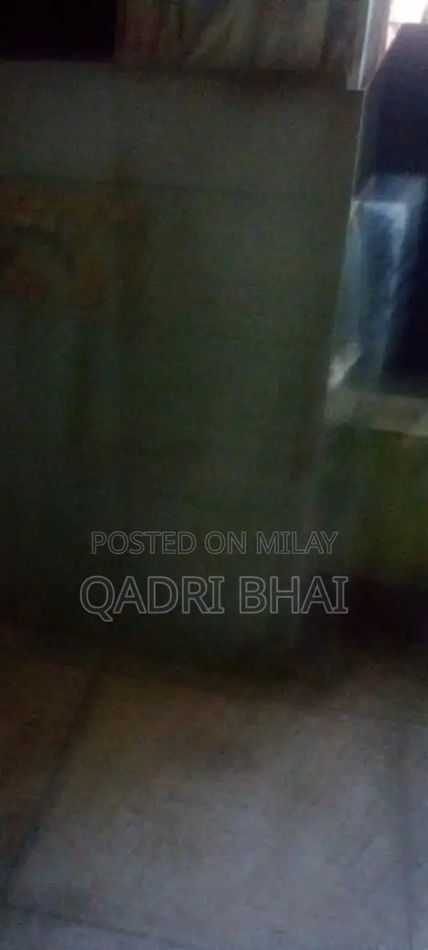 Professional Hair Salon Wall-Mounted Styling Mirror