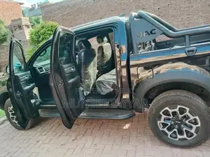 Jac t9 like brand new just 800 km driven